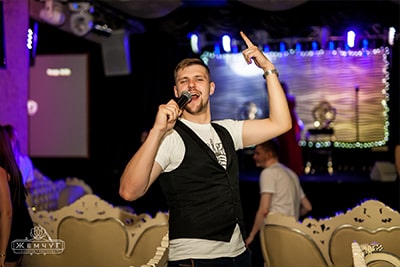 А не спеть ли вам?